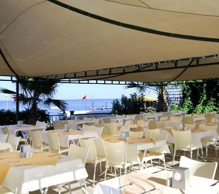 فندق Aquabella Beach بيلديبي