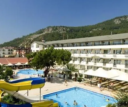 מלון Aquabella Beach בלדיבי