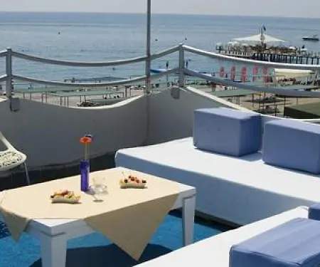 מלון Aquabella Beach